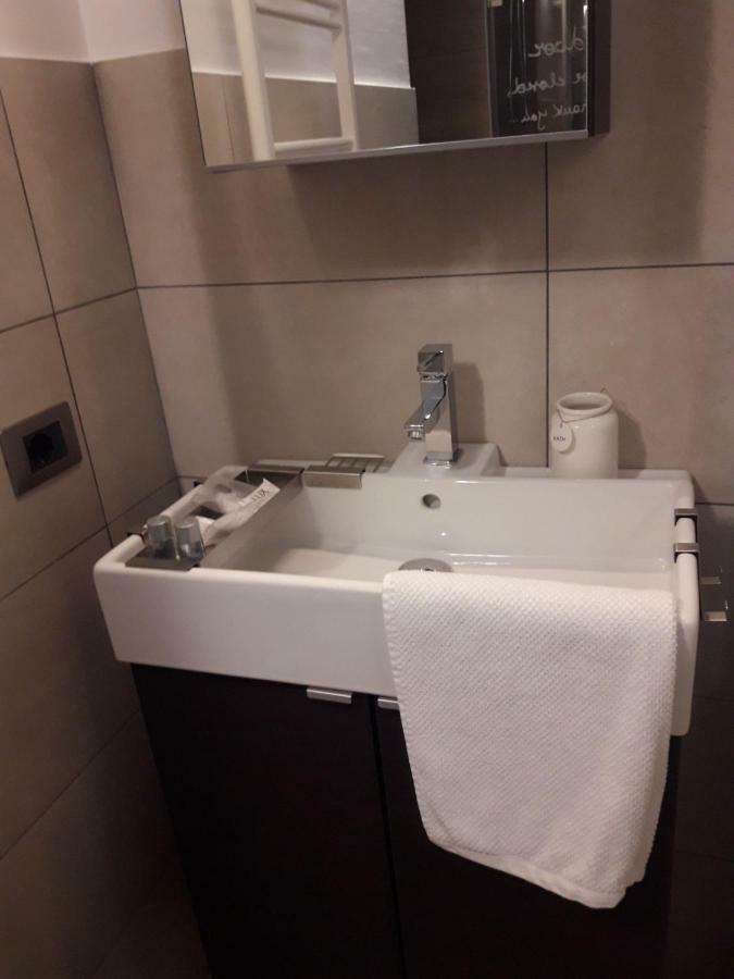 La Stanza A Parte Hotel Napoli Bagian luar foto